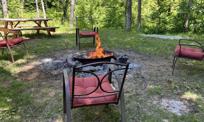 Reed City Cabin | Cozy cabin on 30 acres