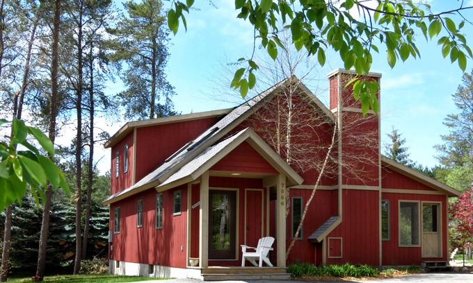 Thompsonville Cabin | Cozy Cabin on 8th Green at Crystal Mountain Resort -