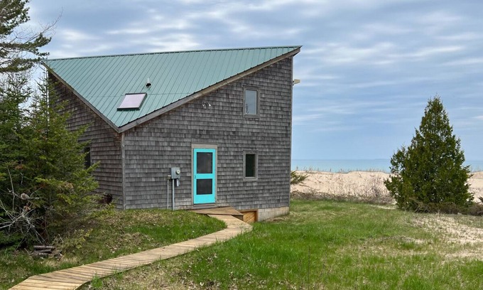 Beaver Island Cabin | Cozy cabin on Donegal Bay with a great view of the night sky-pets welcome!