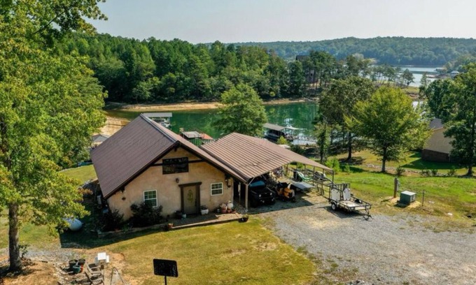 Jasper Cabin | Cozy cabin on Jasper side of Smith Lake. Close to all amenities!
