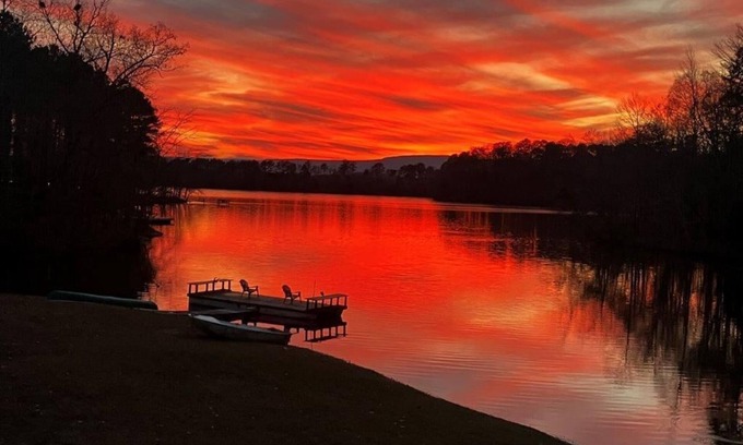 LaFayette House | Cozy Cabin on Lake, relax and recharge. Enjoy boating, fishing and swimming.