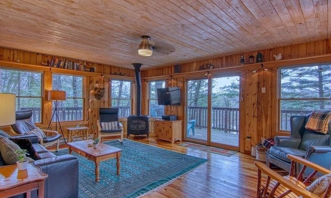 Hayward Cabin | Cozy Cabin on Reed Lake Near Chippewa Flowage. Only 15 Minutes to Hayward.