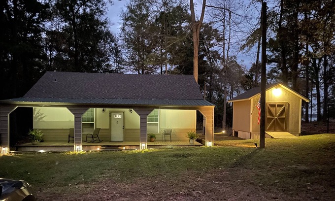 Etoile House | Cozy Cabin on Sam Rayburn (Dog Friendly)