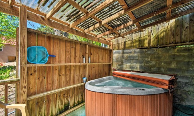 Chattanooga House | Cozy Cabin on Tenn River - 10 Mi to Chattanooga!