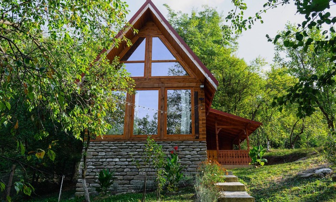 Bertea House | Cozy cabin on the hills