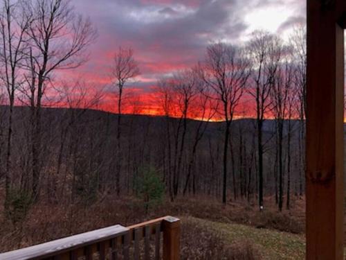Bovina Center House | Cozy Cabin on Top of the Ridge