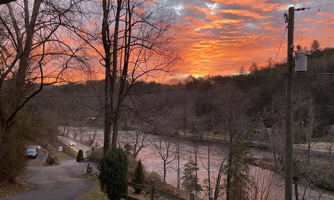 Sylva Cabin | Cozy Cabin Overlooking Tuckaseegee River Sylva, NC 28779