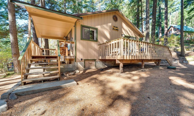 Roslyn Ridge Cabin | Cozy Cabin Retreat Minutes from Cle Elum-Adventure &Relaxation Await!