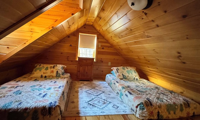 Brookline Cabin | Cozy Cabin Retreat on Putney Mountain