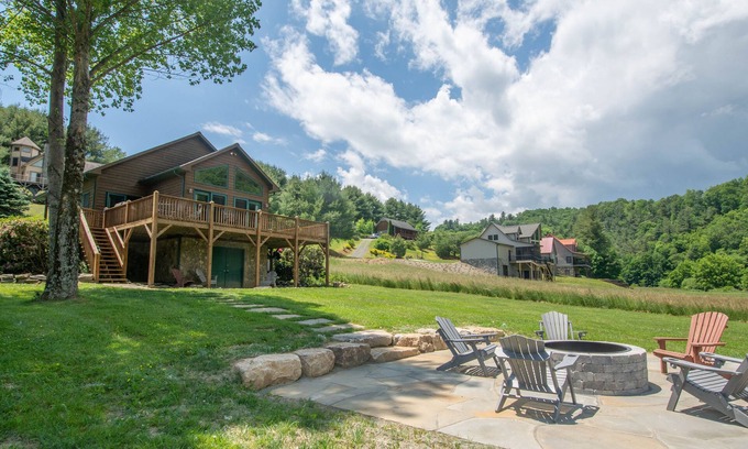 Fleetwood Cottage | Cozy Cabin Right on the New River in Todd - Easy River Access - Fire Pit