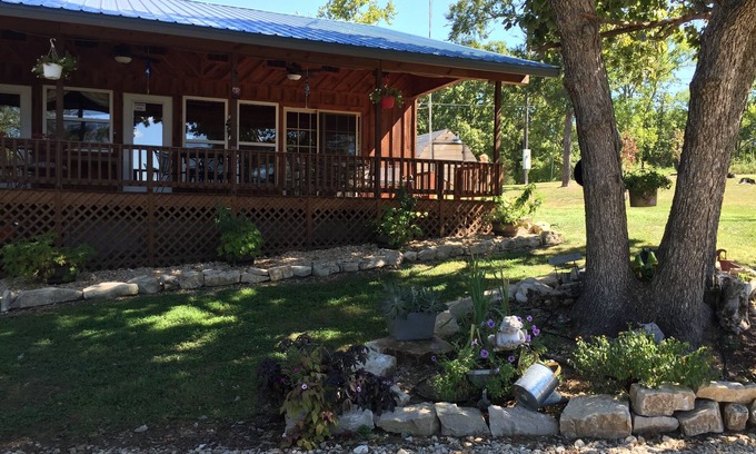 Cassville Cabin | Cozy Cabin-Rock Creek Cove-Table Rock Lake-Close To Big M & Eagle Rock Marina