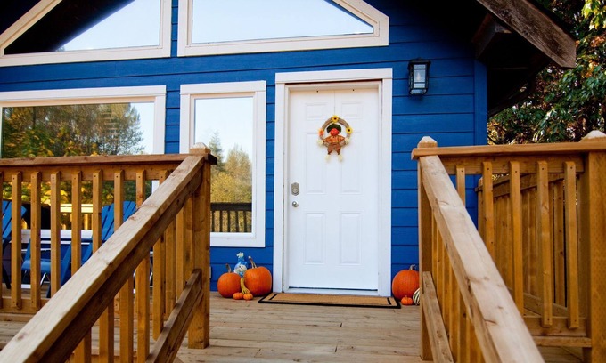 Black Creek Cabin | Cozy Cabin steps from the Oyster River
