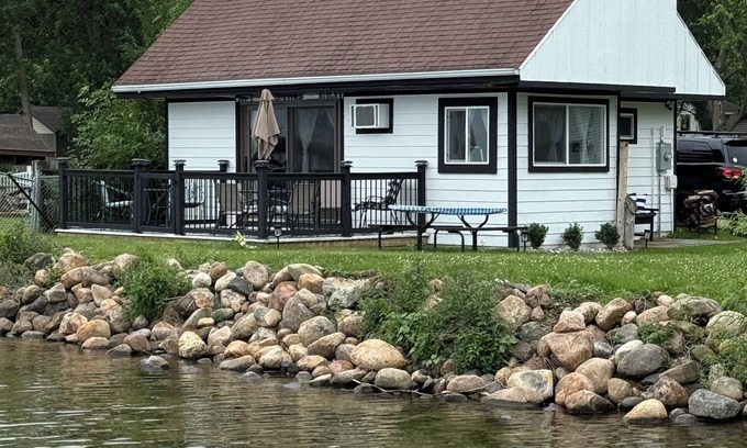 Brainerd Cabin | Cozy cabin steps from the lake!