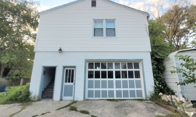 Mount Airy Apartment | Cozy cabin styled over-garage apartment-walking distance from downtown Mayberry!