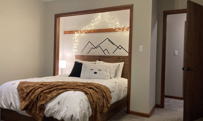 Potts Grove Cabin | Cozy Cabin tucked in 5ac of private woods!
