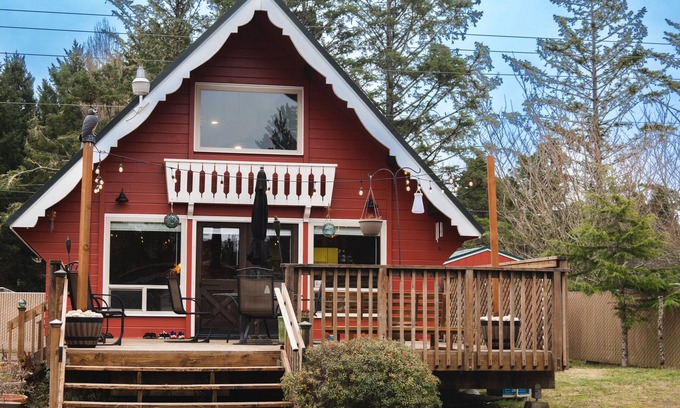 Long Beach Cabin | Cozy Cabin w/6 minute walk to the beach!