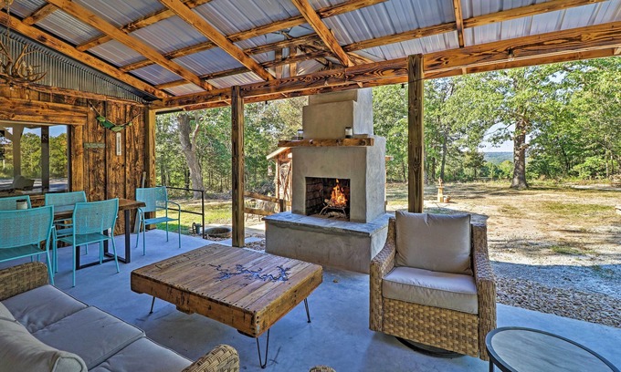 Elizabeth Cabin | Cozy Cabin w/Backyard Oasis: 11 Mi to Marina
