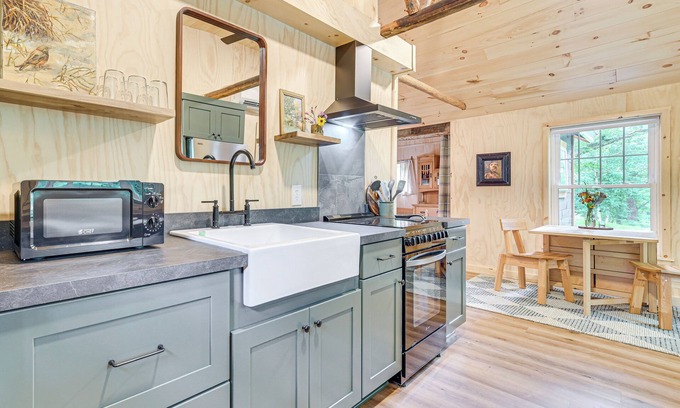Lake Apartment | Cozy Cabin w/Fire Pit < 1 Mi to Crooked Lake!
