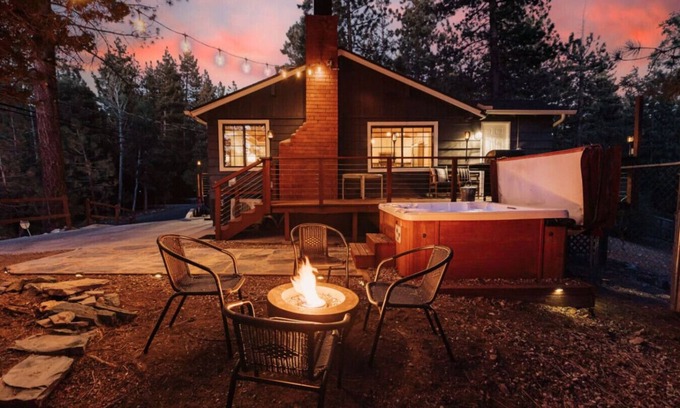 Moonridge Cabin | Cozy Cabin w/Hot Tub, EV, Mountain Views & BBQ