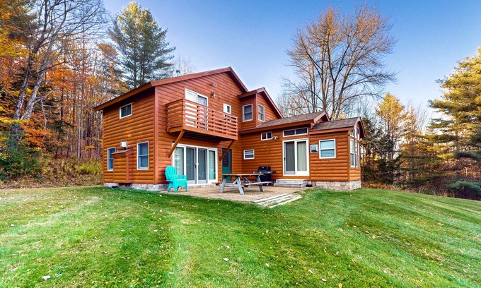 Mount Holly Cabin | Cozy cabin w/mountain view, close to skiing, dog friendly, firepit, deck, wifi