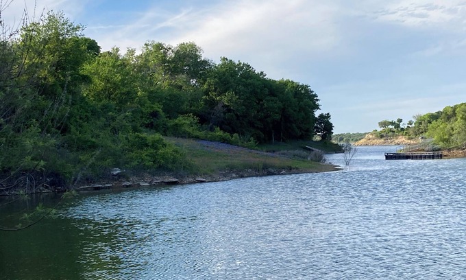 Lake Whitney Cabin | Cozy cabin with 1 bedroom 1 bath on a private cove in charming LakeWhitney!