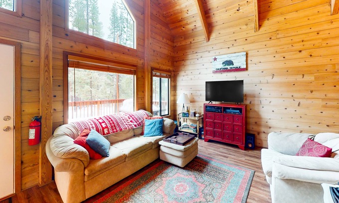 Pla-Vada Woodlands Cabin | Cozy cabin with a large deck, firepit, & gas grill - near golf and skiing