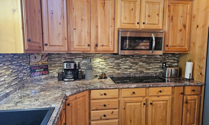 Lapoint Cabin | Cozy cabin with Fiber and AC in peaceful Vernal