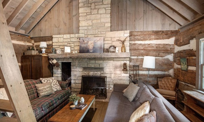 Spring Grove Cabin | Cozy Cabin with fireplace, hot tub & hiking trails