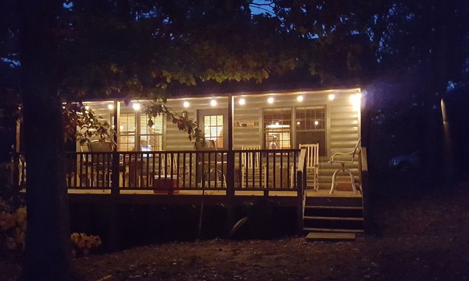 Helen Cabin | Cozy Cabin with Hot tub - Short walk to downtown. Roku tv.