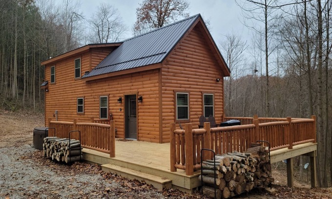 Rockbridge Cabin | Cozy cabin with hot tub and fire pit in the heart of hocking hills