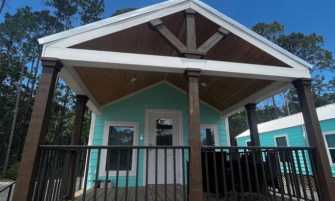 Steinhatchee Cabin | Cozy Cabins-Pet friendly, newly renovated, WiFi, kitchen, 2 bedroom
