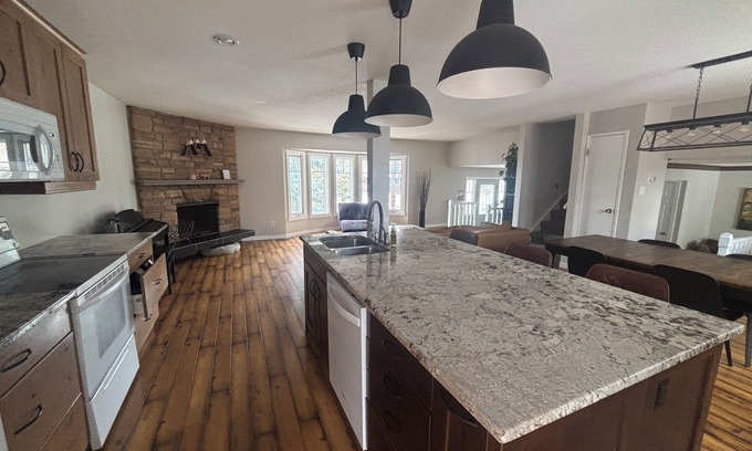 Dalhousie House | Cozy Calgary Stampede Sanctuary Home