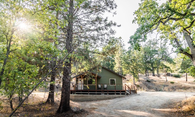 North Fork Cabin | Cozy CaliCabin bordering the Sierra National Forest, Bass Lake and Yosemite