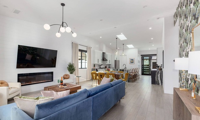 North Clairemont House | Cozy California Modern Farmhouse Sauna + Hot tub + Outdoor living + Relax