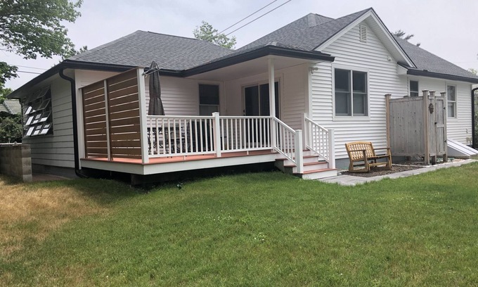 Camp Ellis Cottage | Cozy Camp Ellis Property, Saco, ME 4 minute walk to beach!