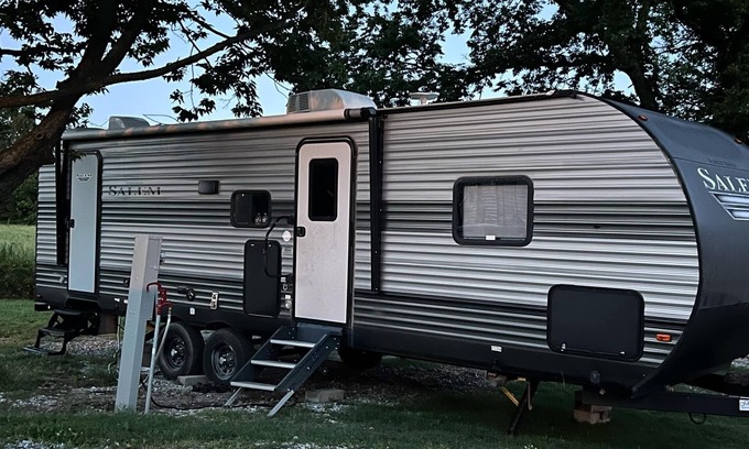 Copeland House | Cozy Camper in Amazing Grove with Lakeview