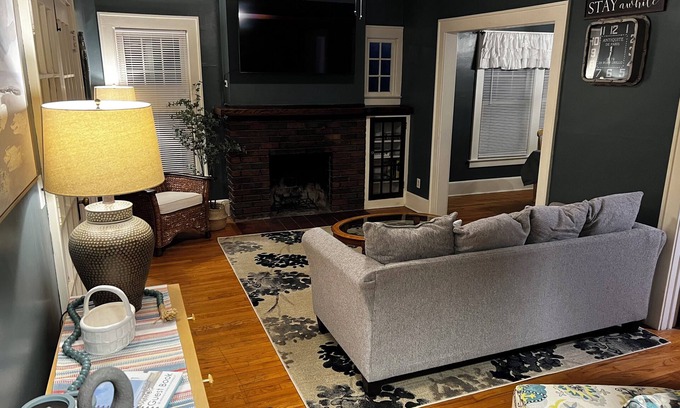 Eastside Apartment | Cozy Campus Upstairs 3 Bedroom Apartment steps from Syracuse University