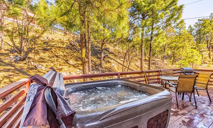 Ruidoso Cabin | Cozy Canyon Cabin | 2 Queens + Hot Tub