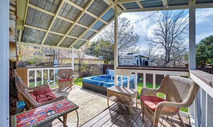 Canyon Lake Cottage | Cozy Canyon Lake Cottage Rental w/Private Hot Tub