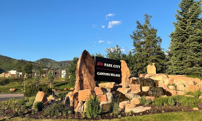 Park City Condo | Cozy Canyons Condo, walkable to Cabriolet Gondola! Washer and dryer in unit.
