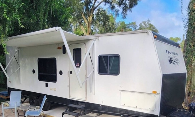 St. Nicholas House | Cozy caravan or RV in wonderful Jacksonville with WiFi, AC