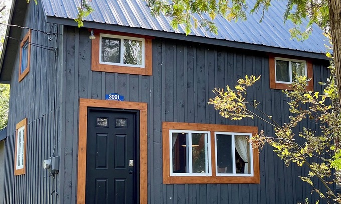 Carrabassett Valley Cabin | Cozy Carrabassett Cabin - less than 2 miles to Sugarloaf Mountain!
