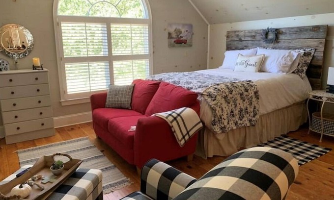 Ellijay House | Cozy Carriage House Apartment on Horse Farm