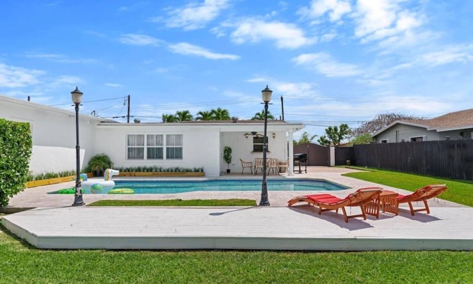 Westchester House | Cozy Casa Cabos - Pool BBQ Miami