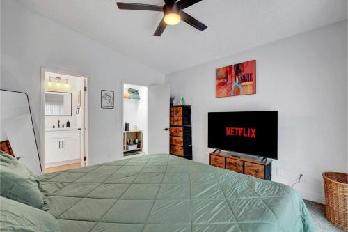 Las Vegas House | Cozy Casita, Fireplace, Backyard, Quiet