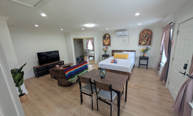 Midtown Apartment | Cozy Casita in charming San Antonio Close to Downtown & Pearl