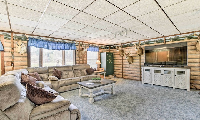 Cass City House | Cozy Cass City Retreat w/Spacious Deck!