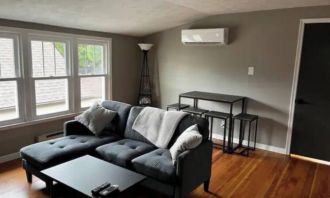 Sioux Falls House | Cozy Cathedral View- Upper