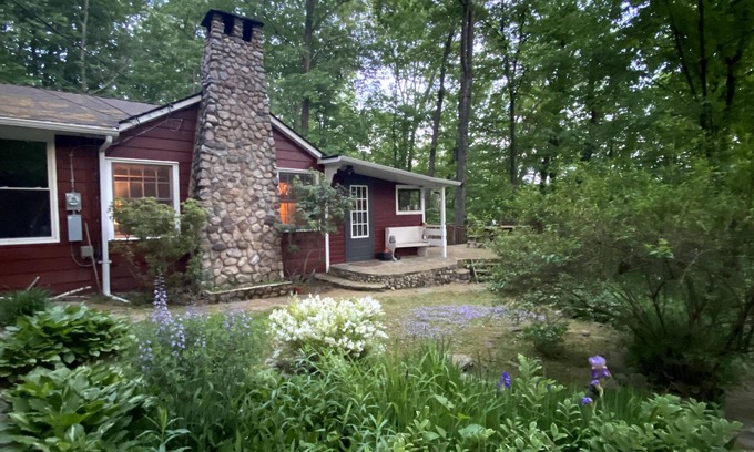 Wurtsboro Cabin | Cozy Catskill Escape 90 min from NYC