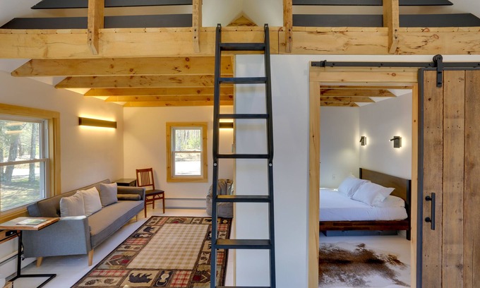 Swan Lake Cottage | Cozy Catskills Tiny Home ~ 3 Mi to Bethel Woods!